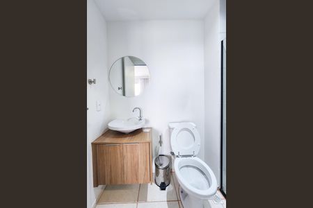 Banheiro de apartamento para alugar com 2 quartos, 46m² em Santo Cristo, Rio de Janeiro
