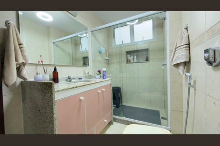 Apartamento à venda com 130m², 3 quartos e 1 vaga Apartamento à venda com 130m², 3 quartos e 1 vagaBanheiro