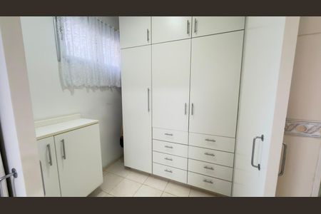 Apartamento à venda com 130m², 3 quartos e 1 vaga Apartamento à venda com 130m², 3 quartos e 1 vagaÁrea de serviço