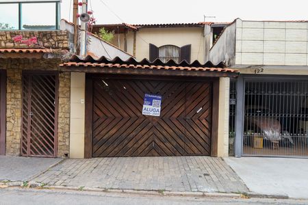 Casa para alugar com 200m², 2 quartos e 2 vagas Casa para alugar com 200m², 2 quartos e 2 vagasFachada do imóvel - Placa GRANDE instalada no portão do imóvel, dia 24.07.2026 - Código da placa: UYLW-653