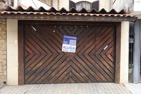 Casa para alugar com 200m², 2 quartos e 2 vagas Casa para alugar com 200m², 2 quartos e 2 vagasPlaca GRANDE instalada no portão do imóvel, dia 24.07.2026 - Código da placa: UYLW-653