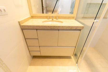 Apartamento para alugar com 63m², 2 quartos e 1 vaga Apartamento para alugar com 63m², 2 quartos e 1 vagaBanheiro da Suíte