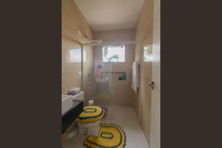 Casa à venda com 360m², 3 quartos e 2 vagas Casa à venda com 360m², 3 quartos e 2 vagasBanheiro Social