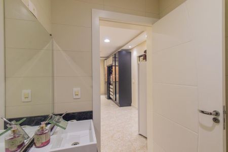 Casa à venda com 360m², 3 quartos e 2 vagas Casa à venda com 360m², 3 quartos e 2 vagasLavabo