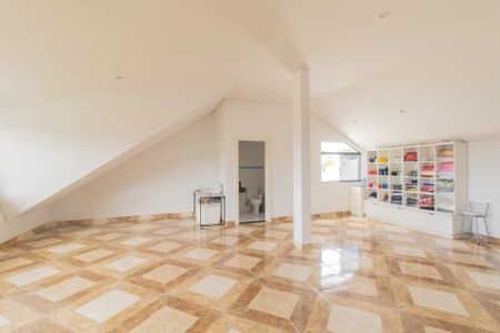 Casa à venda com 360m², 3 quartos e 2 vagas Casa à venda com 360m², 3 quartos e 2 vagasAtico