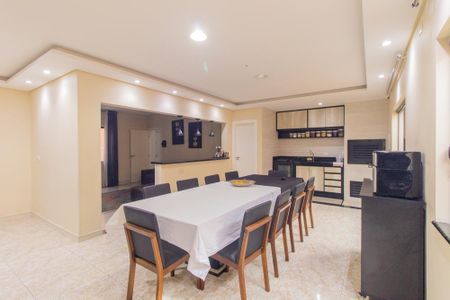Casa à venda com 360m², 3 quartos e 2 vagas Casa à venda com 360m², 3 quartos e 2 vagasCozinha