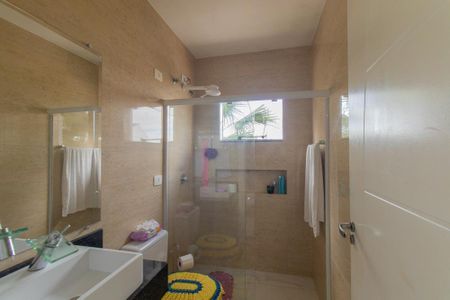 Banheiro Social de casa à venda com 3 quartos, 360m² em Guaíra, Curitiba