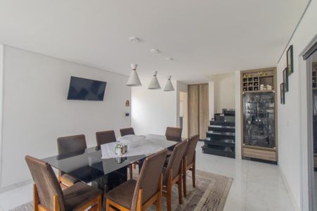 Casa à venda com 360m², 3 quartos e 2 vagas Casa à venda com 360m², 3 quartos e 2 vagasSala de Jantar