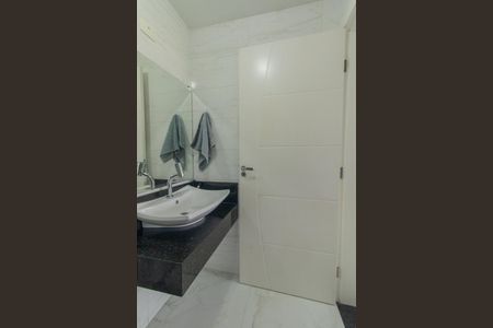 Casa à venda com 360m², 3 quartos e 2 vagas Casa à venda com 360m², 3 quartos e 2 vagasBanheiro da Suite 1