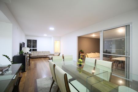 Apartamento à venda com 168m², 2 quartos e 2 vagasSala