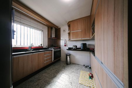 Casa à venda com 3 quartos, 200m² em Jardim Eliane, São Paulo