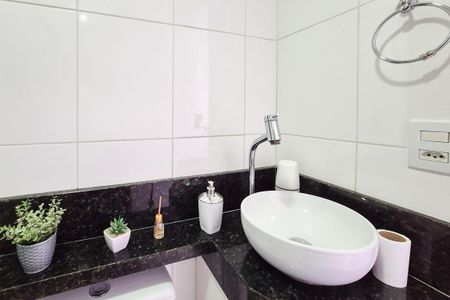 Apartamento à venda com 52m², 2 quartos e 1 vaga Apartamento à venda com 52m², 2 quartos e 1 vagaBanheiro Social