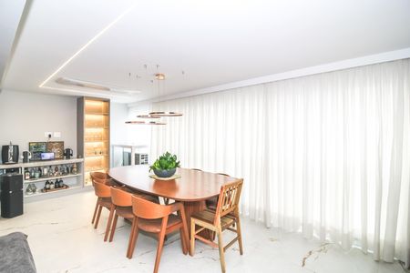 Apartamento à venda com 127m², 2 quartos e 2 vagas Apartamento à venda com 127m², 2 quartos e 2 vagasVaranda