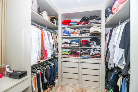 Apartamento à venda com 127m², 2 quartos e 2 vagas Apartamento à venda com 127m², 2 quartos e 2 vagasCloset da suíte 1