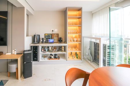 Apartamento à venda com 127m², 2 quartos e 2 vagas Apartamento à venda com 127m², 2 quartos e 2 vagasVaranda