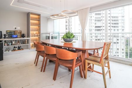 Apartamento à venda com 127m², 2 quartos e 2 vagas Apartamento à venda com 127m², 2 quartos e 2 vagasVaranda
