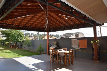 Garagem de casa à venda com 3 quartos, 135m² em Parque Cidade Jardim, Jundiaí