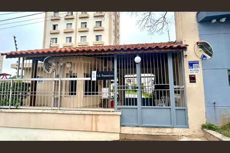 Placa instalada na fachada do imóvel  de apartamento para alugar com 2 quartos, 130m² em Vila Milton, Guarulhos