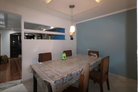 Casa para alugar com 210m², 3 quartos e 3 vagas Casa para alugar com 210m², 3 quartos e 3 vagasSala de Jantar