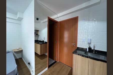 Studio para alugar com 25m², 1 quarto e sem vaga Studio para alugar com 25m², 1 quarto e sem vagaPortas acesso e banheiro