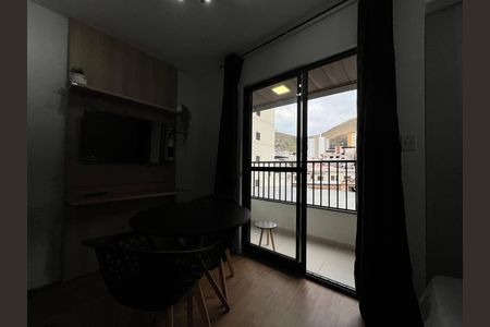 Studio para alugar com 25m², 1 quarto e sem vaga Studio para alugar com 25m², 1 quarto e sem vagaVaranda