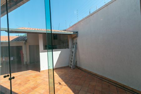 Casa à venda com 3 quartos, 200m² em Planalto, Belo Horizonte