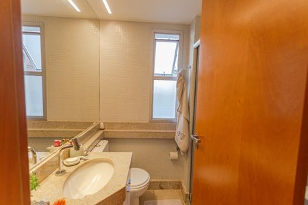 Banheiro Social de apartamento para alugar com 3 quartos, 89m² em Funcionários, Belo Horizonte