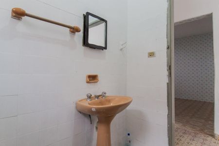 Banheiro social de casa à venda com 2 quartos, 135m² em Jardim Maua, Mauá