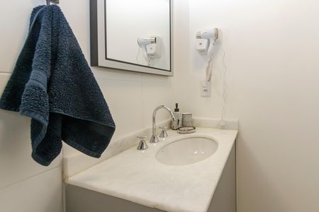 Banheiro de kitnet/studio para alugar com 1 quarto, 25m² em Brooklin, São Paulo
