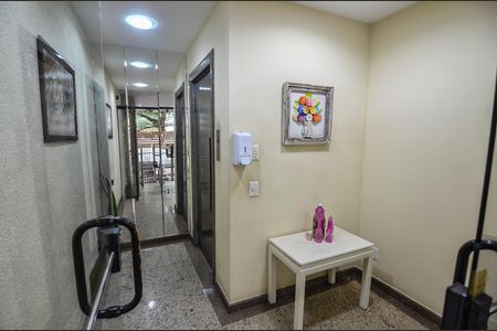 Hall de apartamento para alugar com 2 quartos, 62m² em Tijuca, Rio de Janeiro