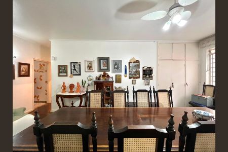 Casa à venda com 301m², 4 quartos e 4 vagas Casa à venda com 301m², 4 quartos e 4 vagasSala de Jantar