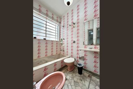 Casa à venda com 301m², 4 quartos e 4 vagas Casa à venda com 301m², 4 quartos e 4 vagasBanheiro da Suíte 3