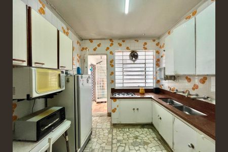 Casa à venda com 301m², 4 quartos e 4 vagas Casa à venda com 301m², 4 quartos e 4 vagasCozinha