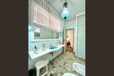 Casa à venda com 301m², 4 quartos e 4 vagas Casa à venda com 301m², 4 quartos e 4 vagasBanheiro da Suíte 1