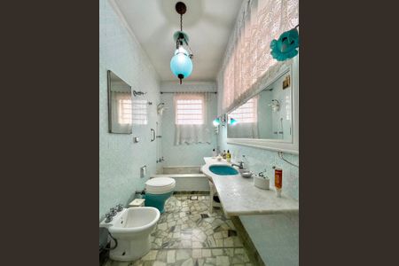 Casa à venda com 301m², 4 quartos e 4 vagas Casa à venda com 301m², 4 quartos e 4 vagasBanheiro da Suíte 1