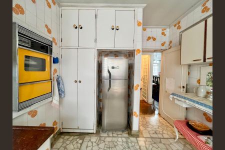 Casa à venda com 301m², 4 quartos e 4 vagas Casa à venda com 301m², 4 quartos e 4 vagasCozinha