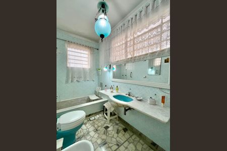 Casa à venda com 301m², 4 quartos e 4 vagas Casa à venda com 301m², 4 quartos e 4 vagasBanheiro da Suíte 1