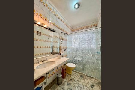 Casa à venda com 301m², 4 quartos e 4 vagas Casa à venda com 301m², 4 quartos e 4 vagasBanheiro da Suíte 2