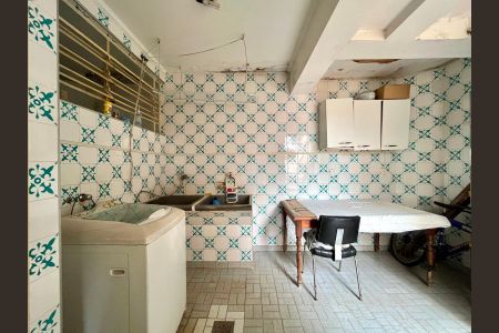 Casa à venda com 301m², 4 quartos e 4 vagas Casa à venda com 301m², 4 quartos e 4 vagasÁrea de Serviço