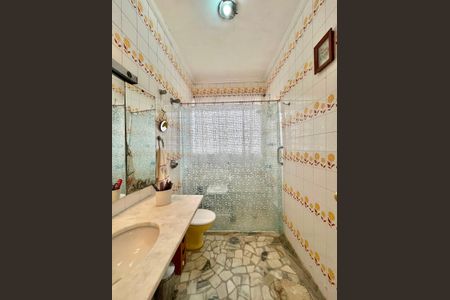 Casa à venda com 301m², 4 quartos e 4 vagas Casa à venda com 301m², 4 quartos e 4 vagasBanheiro da Suíte 2