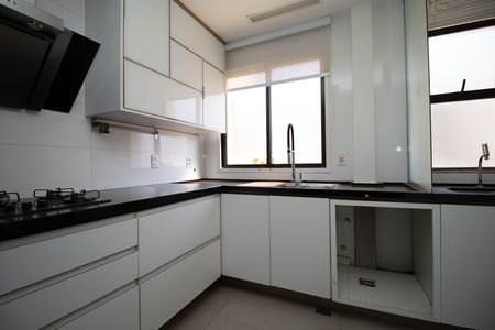 Apartamento para alugar com 145m², 3 quartos e 2 vagasCozinha e Área de Serviço