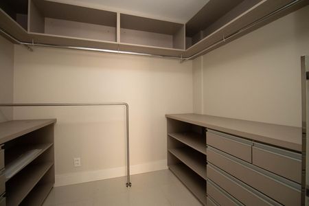 Apartamento para alugar com 145m², 3 quartos e 2 vagasCloset da Suíte