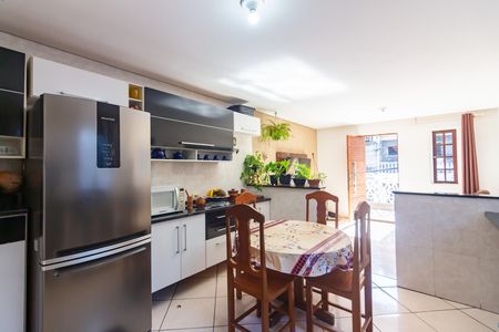 Casa à venda com 300m², 5 quartos e 1 vaga Casa à venda com 300m², 5 quartos e 1 vagaCozinha 3