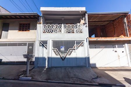 Fachada de casa à venda com 5 quartos, 300m² em Santa Maria, Osasco