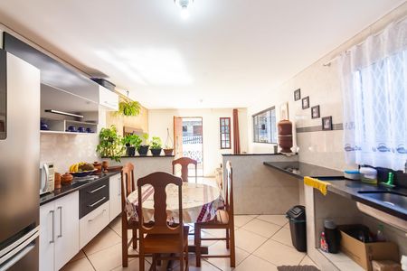 Cozinha 3 de casa à venda com 5 quartos, 300m² em Santa Maria, Osasco