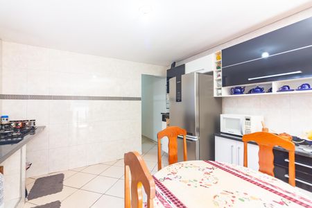 Casa à venda com 300m², 5 quartos e 1 vaga Casa à venda com 300m², 5 quartos e 1 vagaCozinha 3