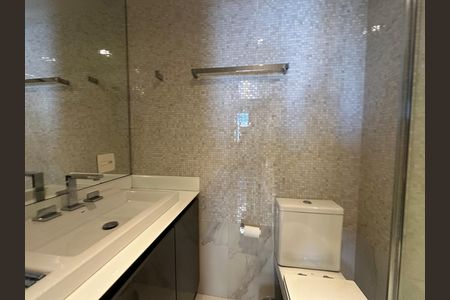 Banheiro da Suíte 1 de apartamento para alugar com 2 quartos, 84m² em Alphaville Industrial, Barueri