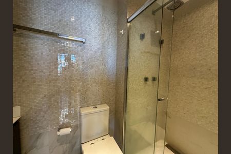 Banheiro da Suíte 1 de apartamento para alugar com 2 quartos, 84m² em Alphaville Industrial, Barueri