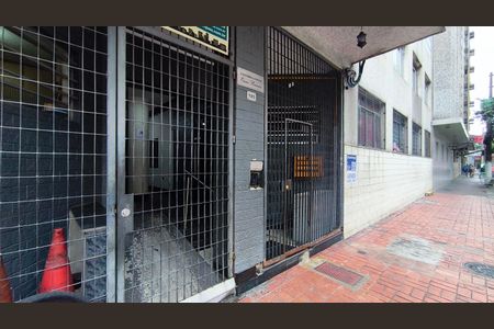 Apartamento à venda com 36m², 1 quarto e sem vaga Apartamento à venda com 36m², 1 quarto e sem vagaFachada + plaquinha