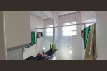 Banheiro de apartamento à venda com 2 quartos, 50m² em Quitaúna, Osasco